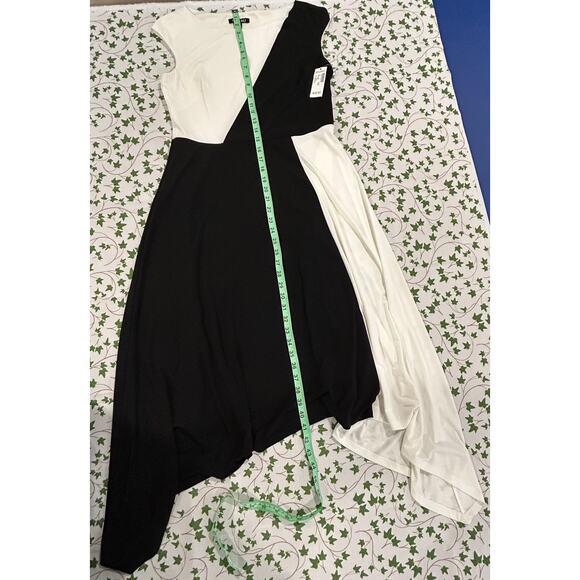 NWT! Roz & Ali Dress Size: M - Picture 1 of 7